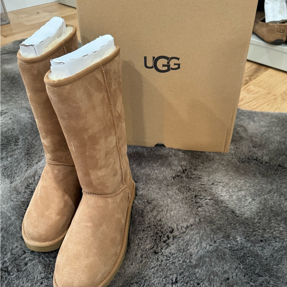 NWB women’s Ugg classic call tall